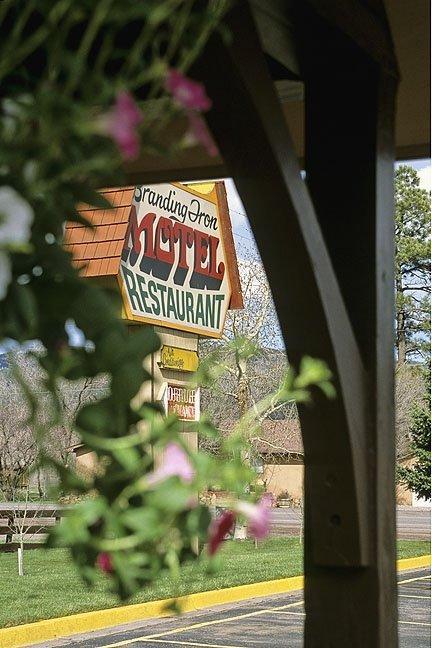 Branding Iron Motel Chama Kültér fotó